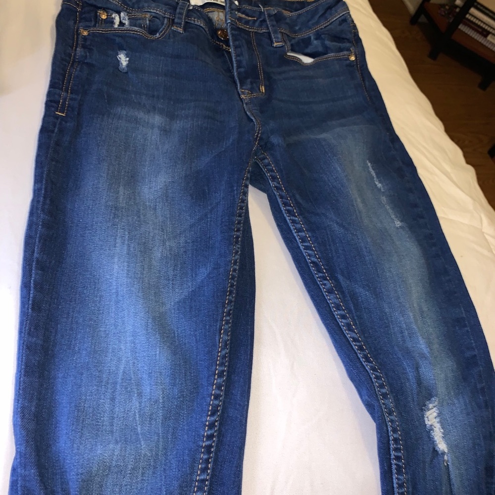 Mid Rise Cropped Skinny Jeans with zippers